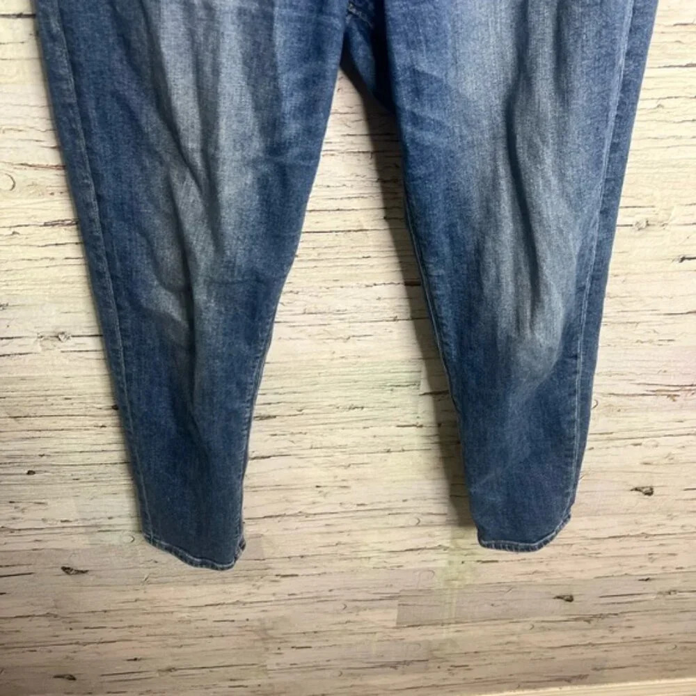 American Eagle Mom Jeans size 4 - Picture 2 of 8